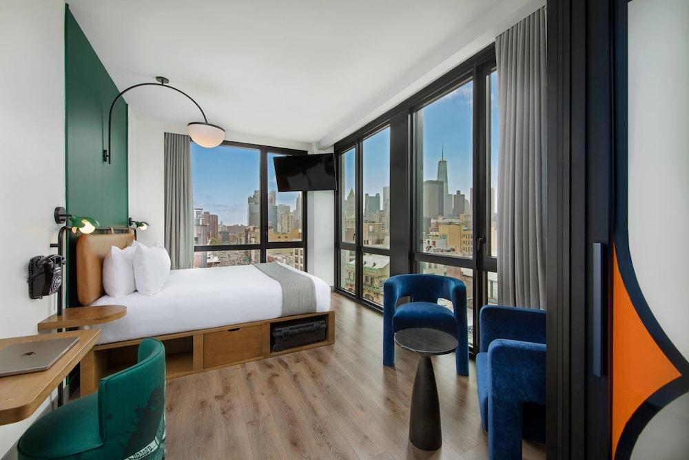 Moxy NYC Lower East Side Room Type - Room, 1 King Bed, Hearing Accessible (Roll-in Shower, Landmark View)