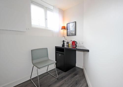 Guesthouse Prinsencanal 1 - Tap to explore photos