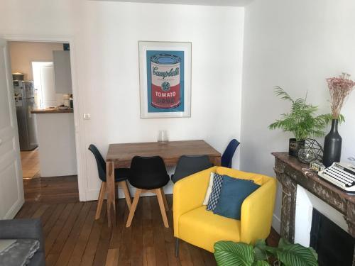 Charming apartment in Montmartre - Tap to explore photos