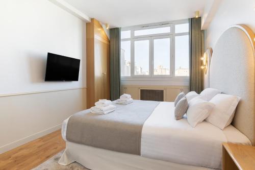 Pick A Flat's Apartment in Opéra - Rue Saint Marc - Tap to explore photos