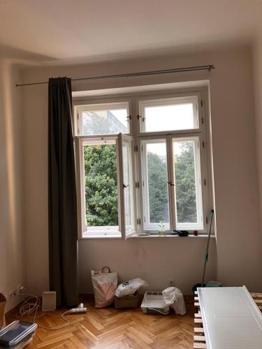 Deluxe Apartment in Lesser Town - Tap to explore photos
