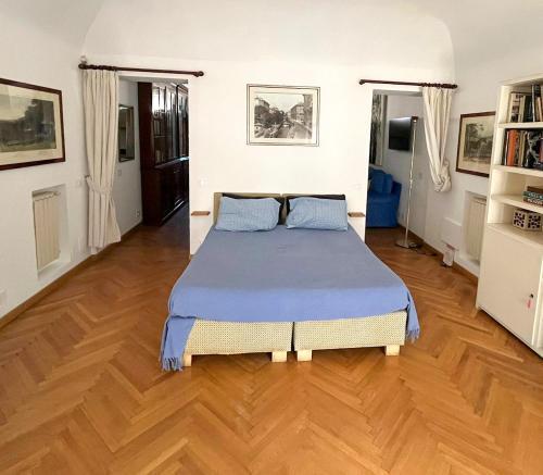 Cosy apartment in Via del Corso - Tap to explore photos