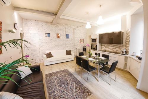 Modern Apartment near Colosseum - Tap to explore photos