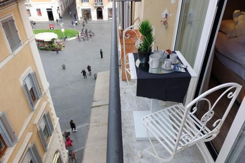 HELMIRAGE PIAZZA DI SPAGNA SUITE - Tap to explore photos