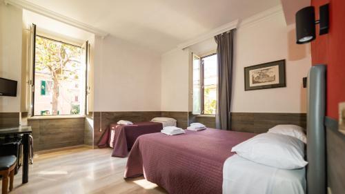 Hotel Center 1 Room Type - Triple Room