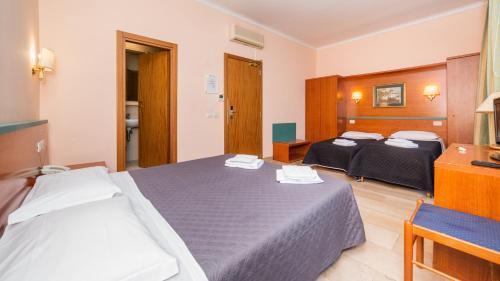 Hotel Center 1 Room Type - Quadruple Room Hotel Center 1 Room Type - Quadruple Room