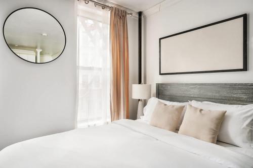 24-5 Furnished Studio W D Prime Gramercy - Tap to explore photos
