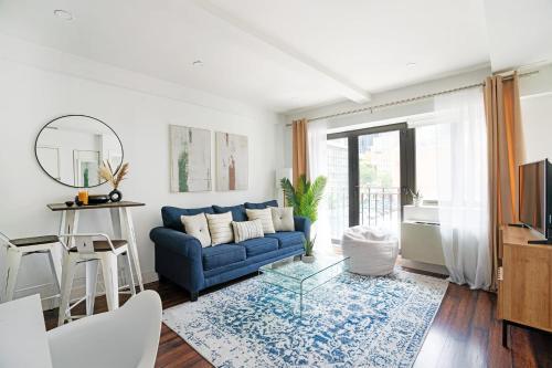 809-3A 1BR Columbus Circle Elevator W D - Tap to explore photos