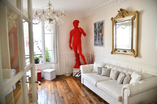 Bohemian Apartment in Montmartre - Paris - Tap to explore photos