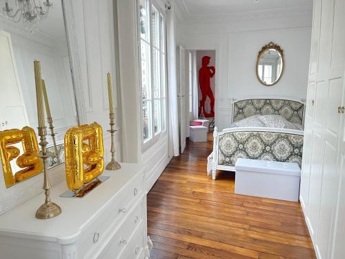 Bohemian Apartment in Montmartre - Paris - Tap to explore photos