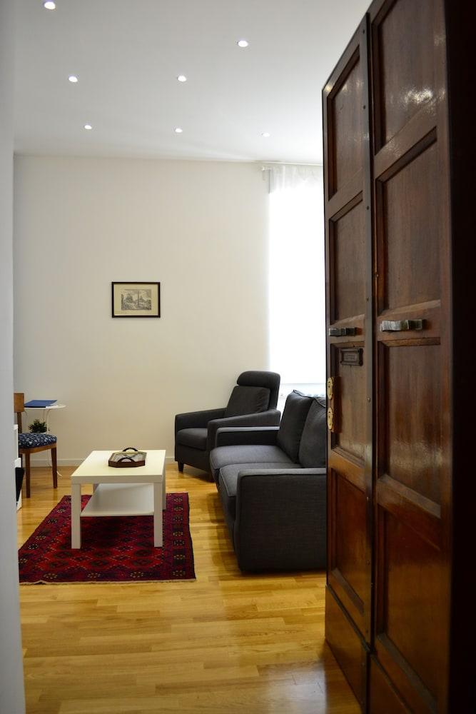 Ursa Major - Gioligio Rome Central Luxury Suite - Tap to explore photos
