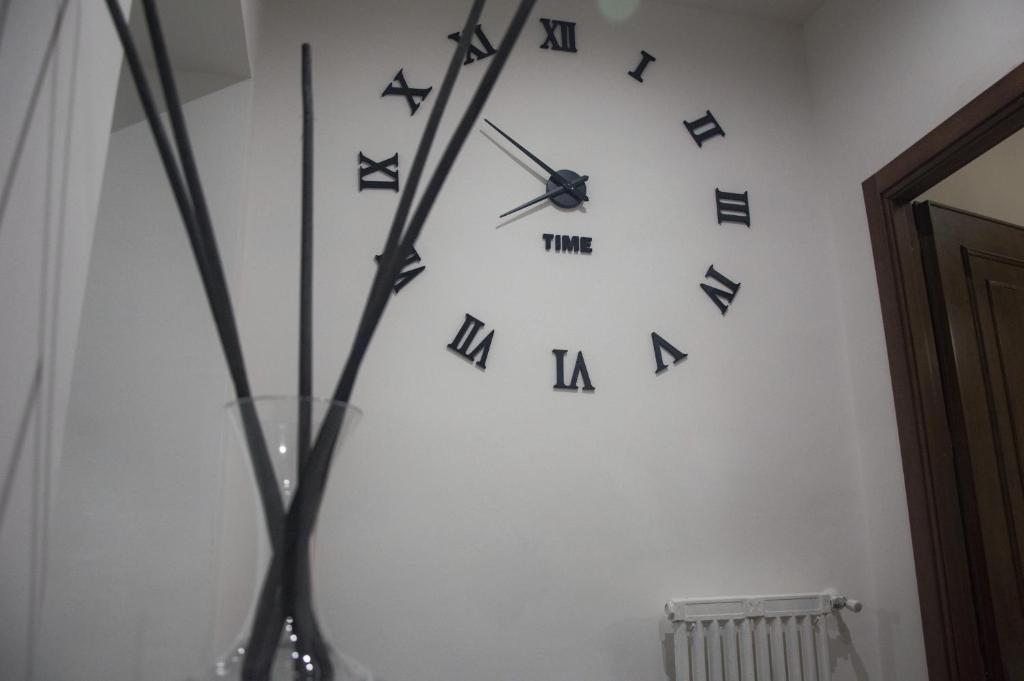 TIME - Tap to explore photos