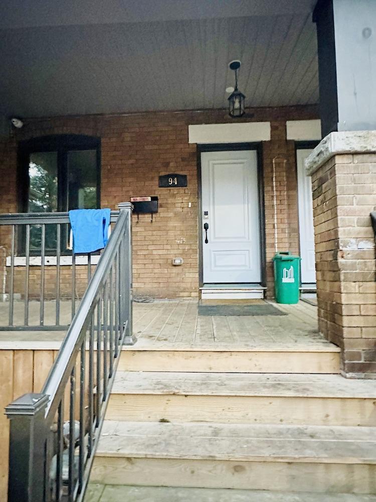 Toronto Furnished Rooms - Tap to explore photos