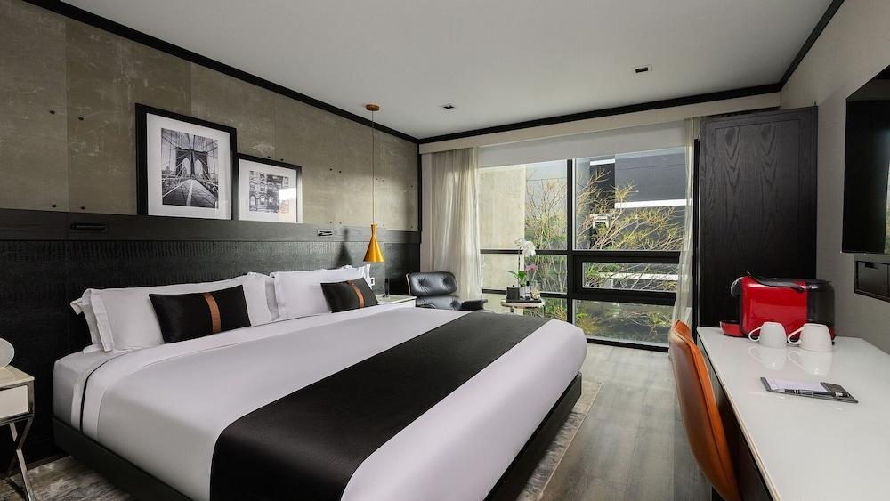 42 Hotel Room Type - King Room