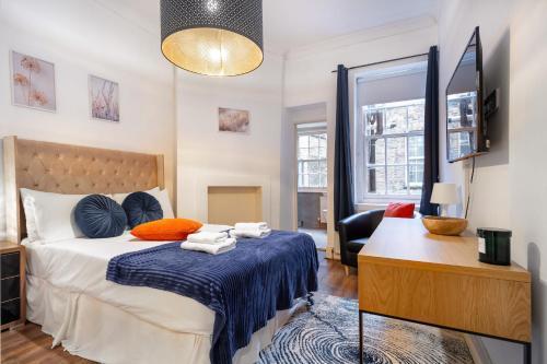 Lovely AirConditioned One Bed in the Heart of Covent Garden - Tap to explore photos