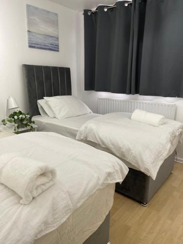 NewSuites - Tap to explore photos