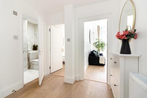 Majestic Luxury Apartment in Marylebone - Tap to explore photos