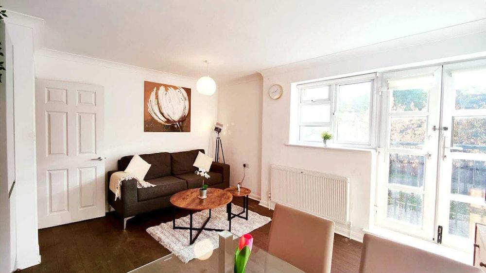 Aldgate Flats in E1. Room Type - City Apartment