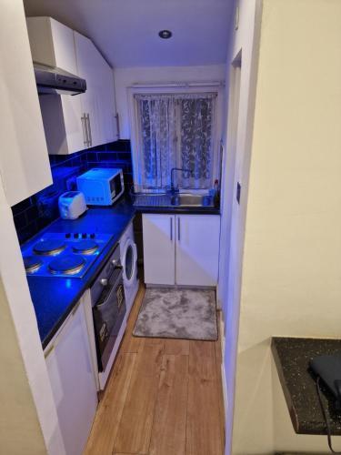 Cosy Studio Apartment In FULHAM - Tap to explore photos