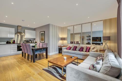 Modern 2 bedroom & 2 bathroom apartment in Fulham - Tap to explore photos