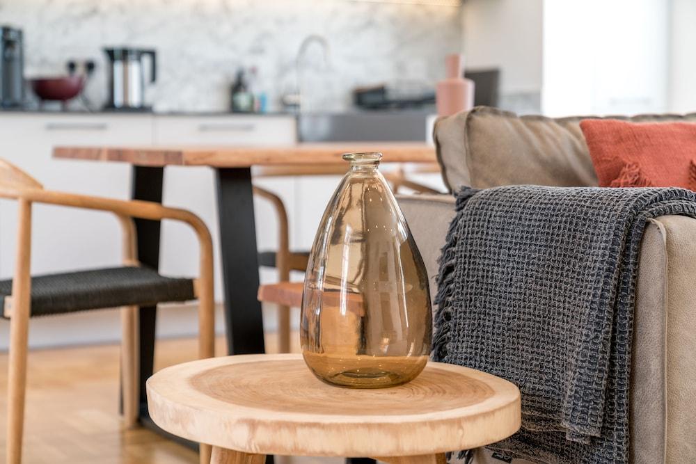 JOIVY Spectacular 3-Bed Flat Near Holland Park - Tap to explore photos