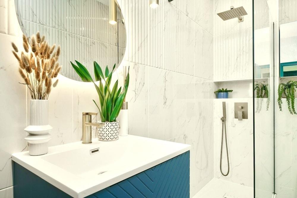 Centel - Happy stay in zone 1 London - Tap to explore photos