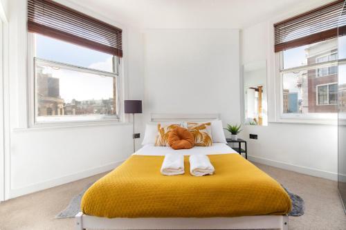 Luxury Central London Apartment - Farringdon - Tap to explore photos