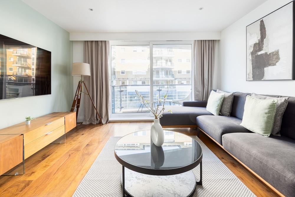 The Wandsworth Collection - Tap to explore photos