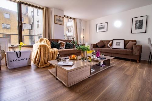 Spacious 2-Bedroom Apartment in Piccadilly 6100P - Tap to explore photos