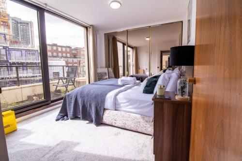 Spacious 2-Bedroom Apartment in Piccadilly 6100P - Tap to explore photos