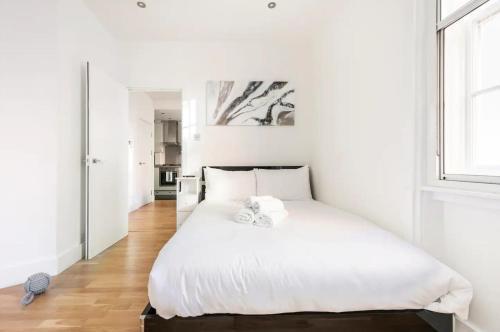 stylish flat in heart of London - Tap to explore photos