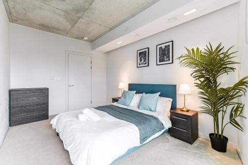 Khayat Homes - The Curve - One Bed - Tap to explore photos