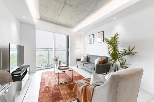 Khayat Homes - The Curve - One Bed - Tap to explore photos