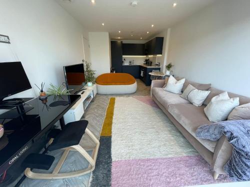 Stylish 1BR Apartment Next To Hampstead Heath - Tap to explore photos