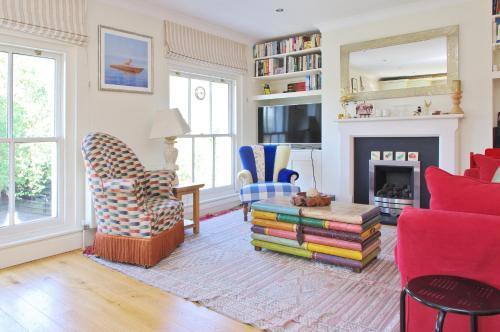 Notting Hill Light & Airy - Tap to explore photos