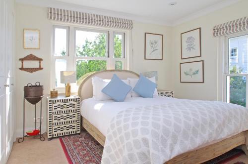 Notting Hill Light & Airy - Tap to explore photos