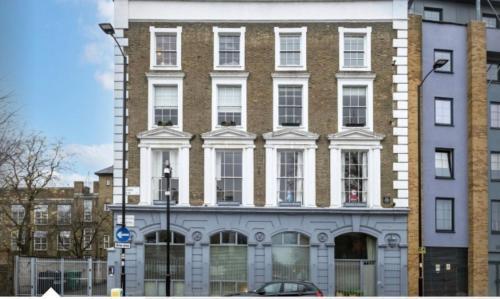 Stunning 3 bedroom, 3 bathroom duplex with terrace - Tap to explore photos