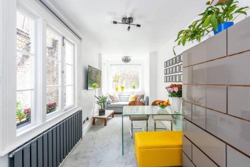 Bright and modern 1 Bed Flat Central London - Tap to explore photos