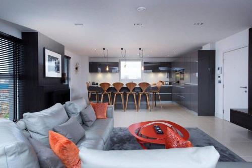 Penthouse Apartment in the Heart of London - Tap to explore photos