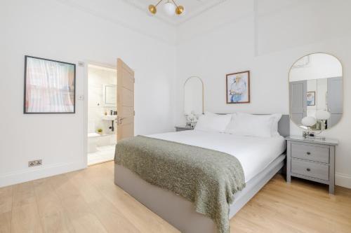 Luxury Majestic Apartment in Marylebone - Tap to explore photos