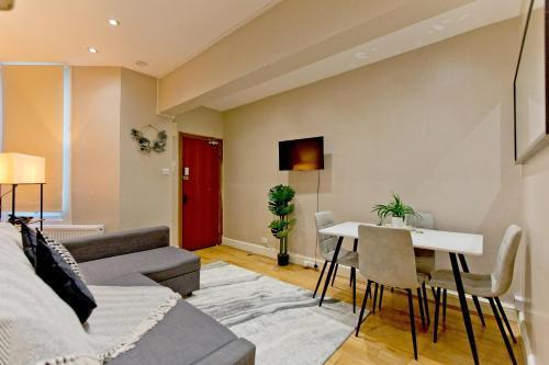 Imperial Earls Court Apartments - Tap to explore photos
