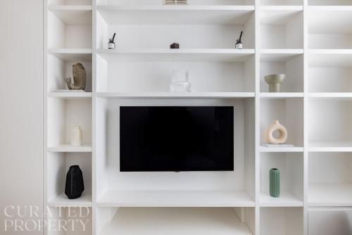 Light-filled Studio With AC - Earl s Court - Tap to explore photos