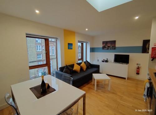 Lovely 1 bedroom apartment in South East London - Tap to explore photos