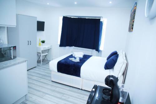 Lovely Apartment with free parking on premises. - Tap to explore photos