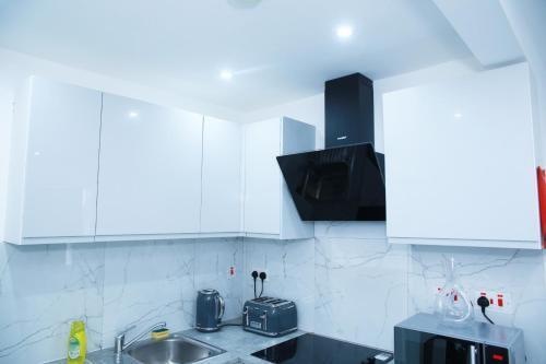 Lovely Apartment with free parking on premises. - Tap to explore photos