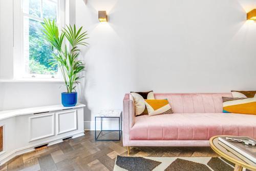 Kings Road Stylish Apartment in Chelsea - Tap to explore photos
