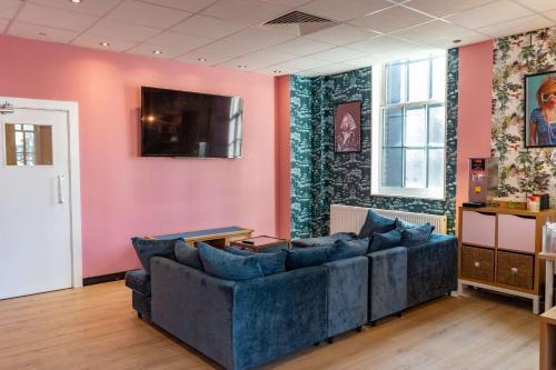 Hostelle - women only hostel London - Tap to explore photos