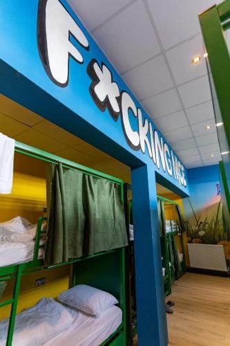 Hostelle - women only hostel London Room Type - Bed in 16-Bed Female Dormitory Room
