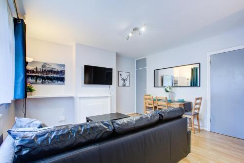 Spacious Studio in Elephant and Castle with Easy Access to Central London - Tap to explore photos