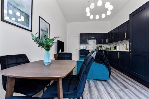 Fabulous One Bedroom Flat with Private Garden - Tap to explore photos